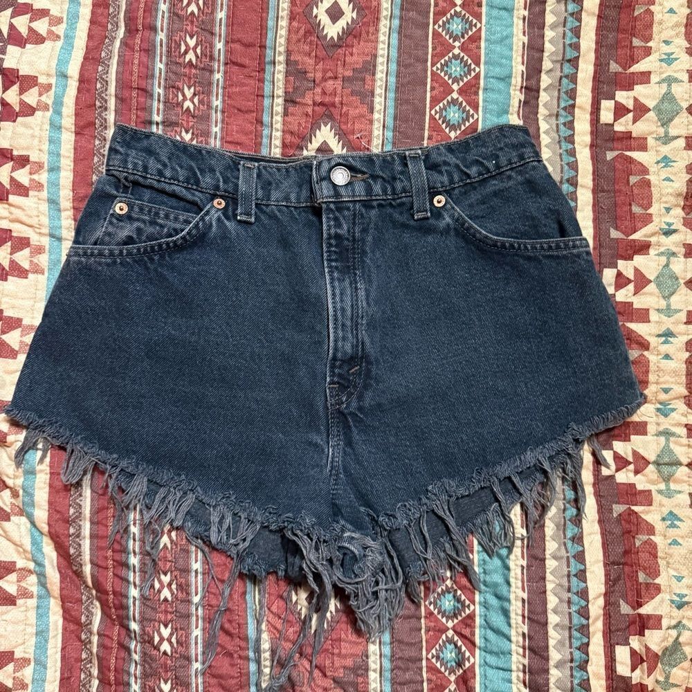 Vintage Orange tab Levi’s high rise shorts size 27